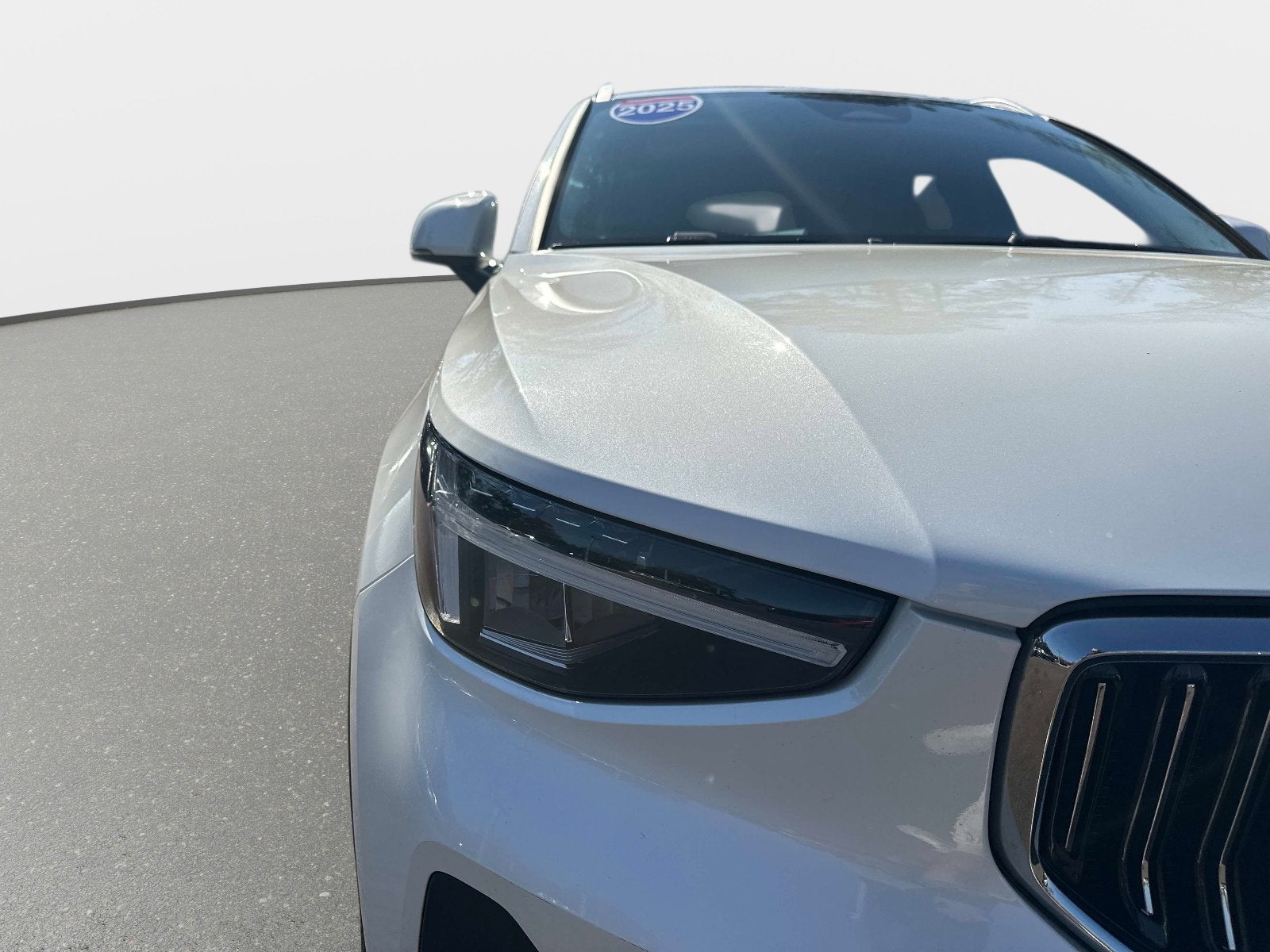 2025 Volvo XC40 Core Bright Theme