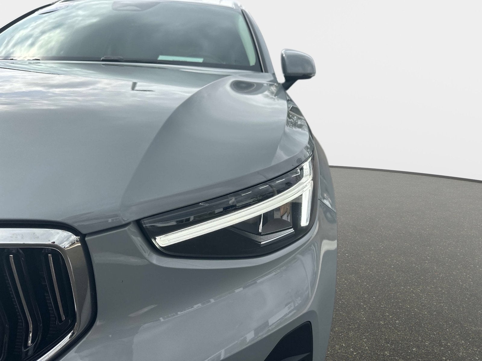2025 Volvo XC40 Core Bright Theme