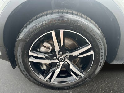 2025 Volvo XC40 Core Bright Theme