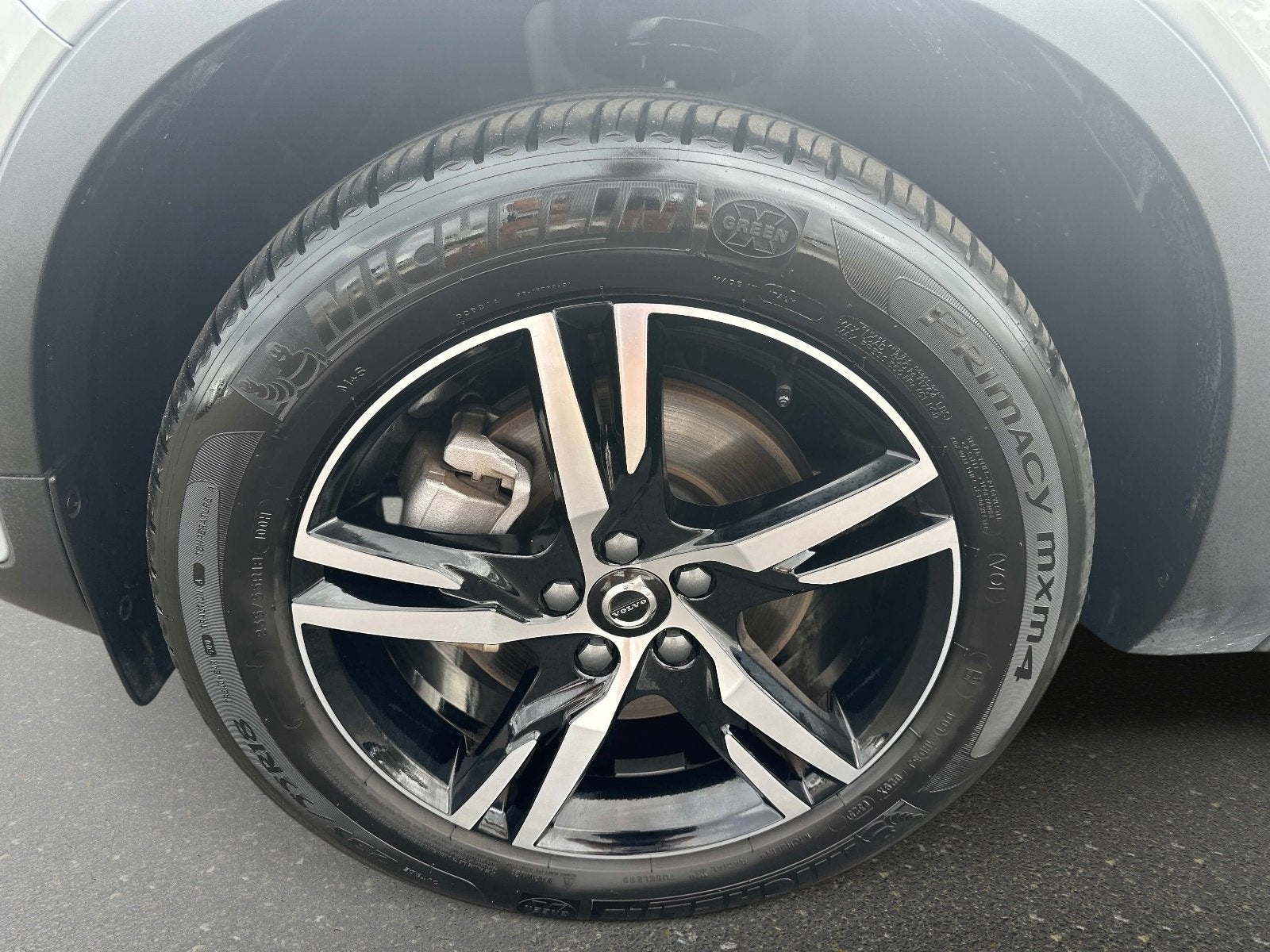 2025 Volvo XC40 Core Bright Theme