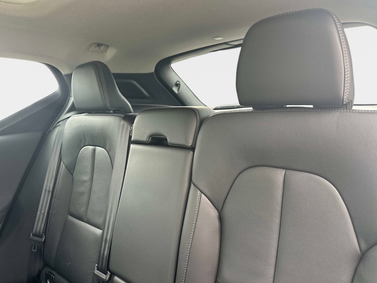 2025 Volvo XC40 Core Bright Theme