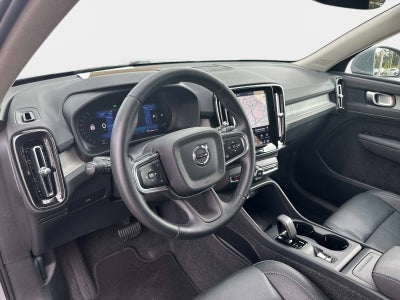2025 Volvo XC40 Core Bright Theme