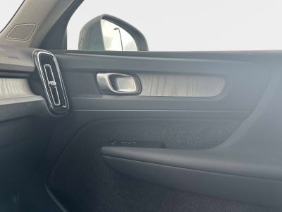 2025 Volvo XC40 Core Bright Theme