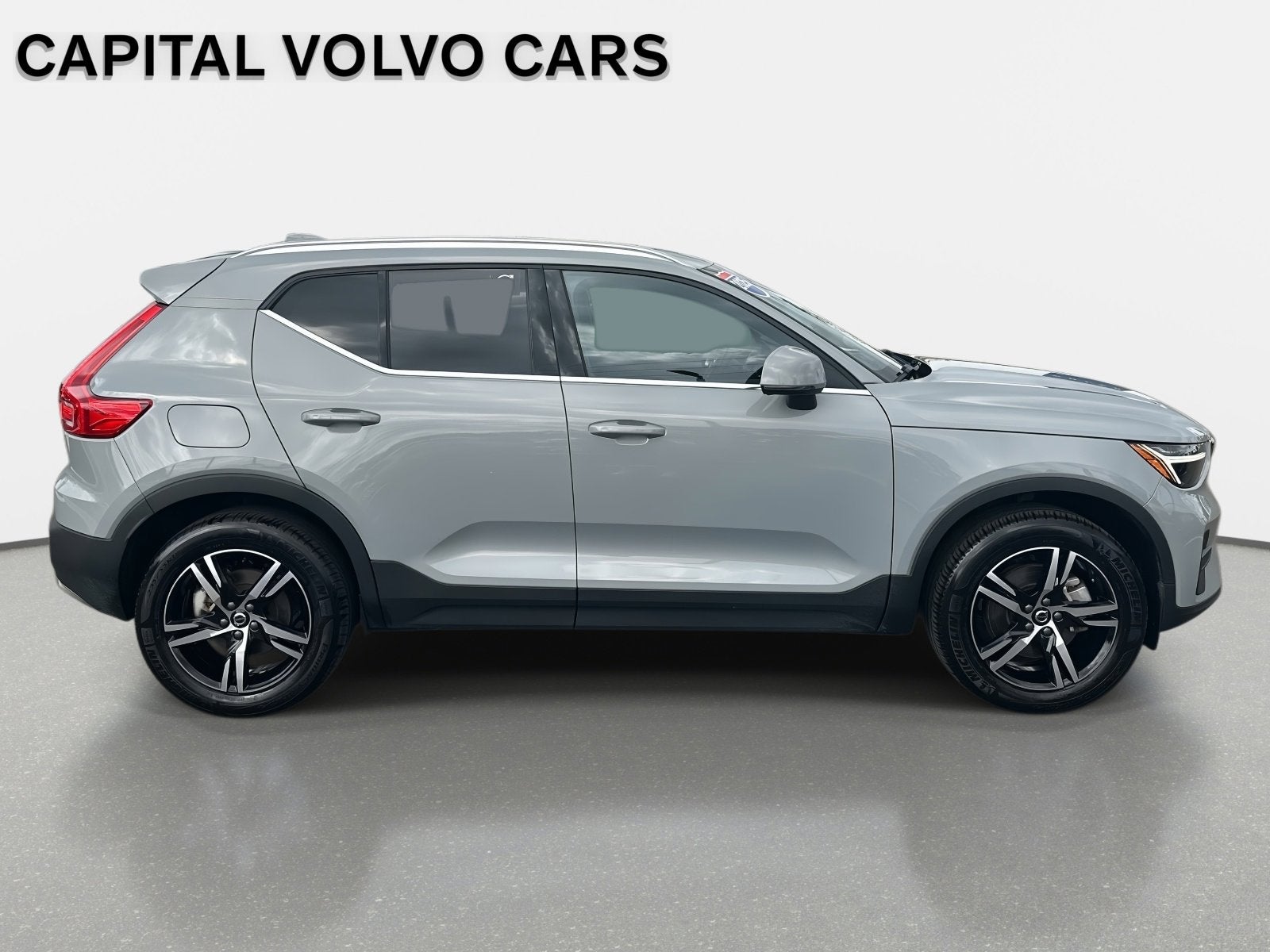2025 Volvo XC40 Core Bright Theme
