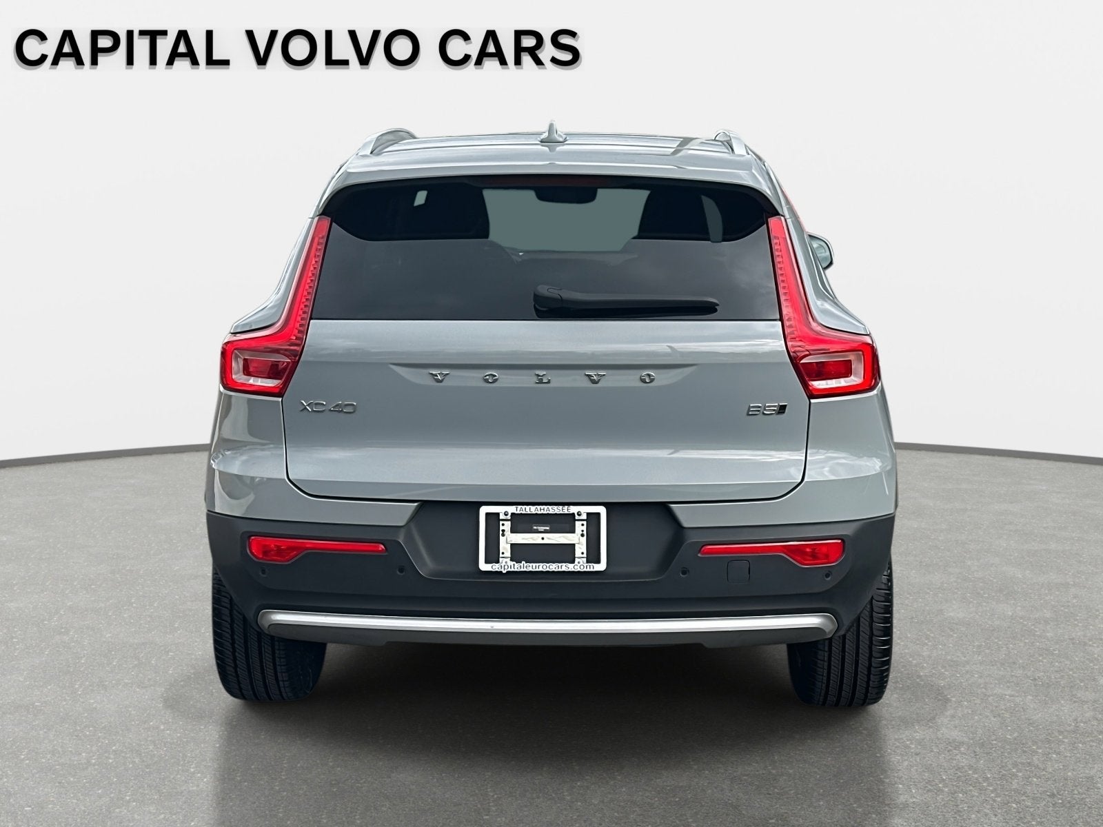 2025 Volvo XC40 Core Bright Theme
