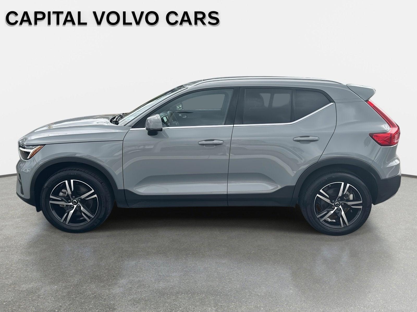 2025 Volvo XC40 Core Bright Theme