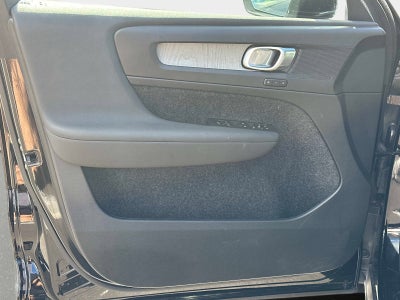 2025 Volvo XC40 Core Bright Theme