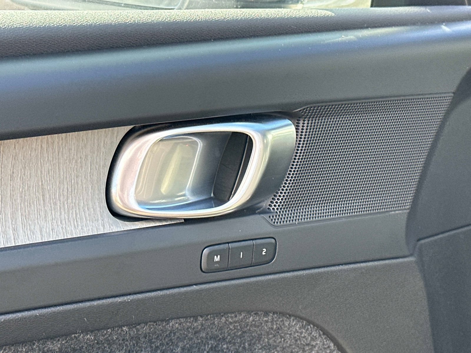 2025 Volvo XC40 Core Bright Theme