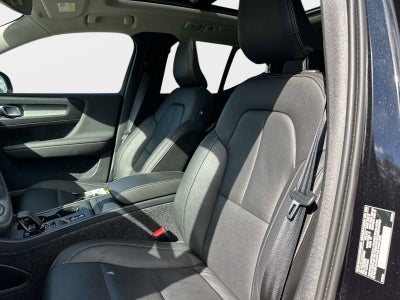 2025 Volvo XC40 Core Bright Theme