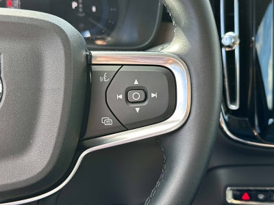 2025 Volvo XC40 Core Bright Theme