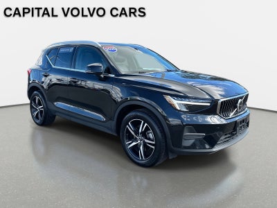 2025 Volvo XC40 Core Bright Theme