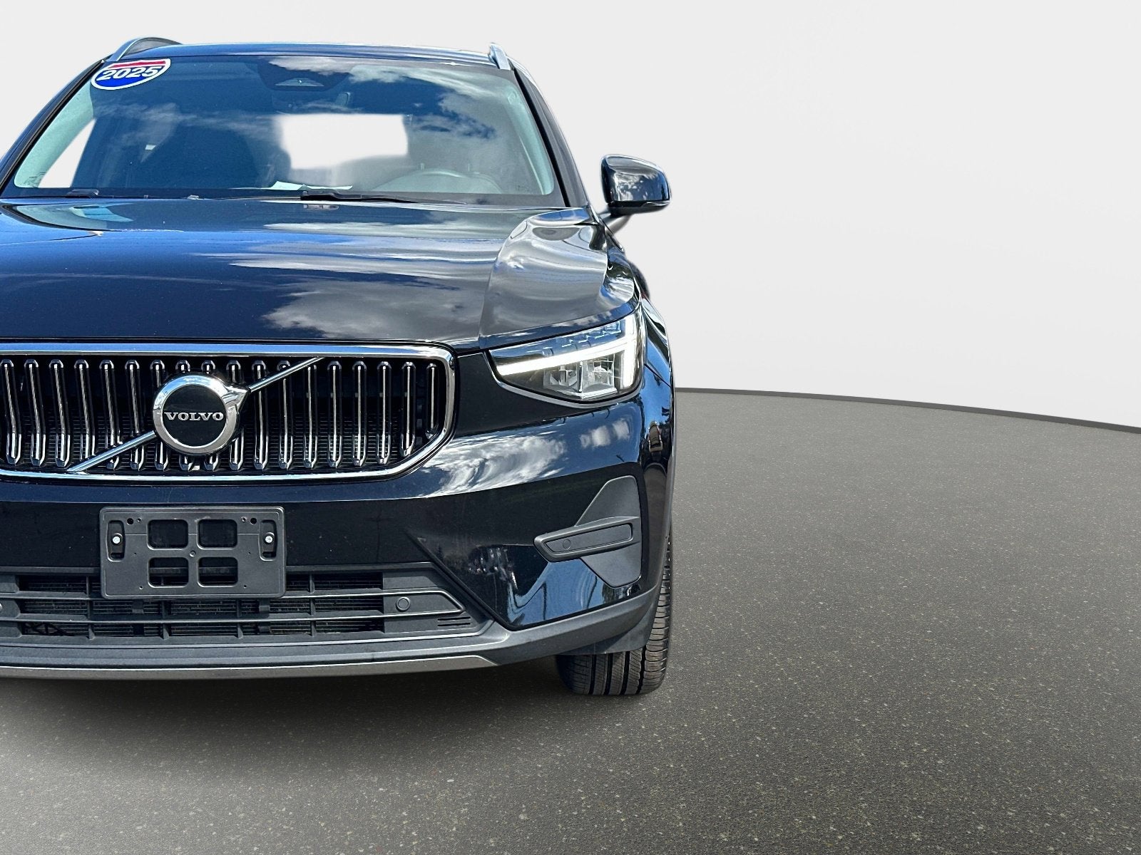 2025 Volvo XC40 Core Bright Theme