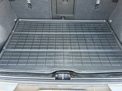 2023 Volvo XC40 Plus Dark Theme