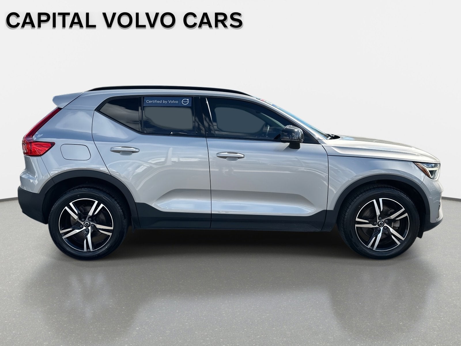 2023 Volvo XC40 Plus Dark Theme