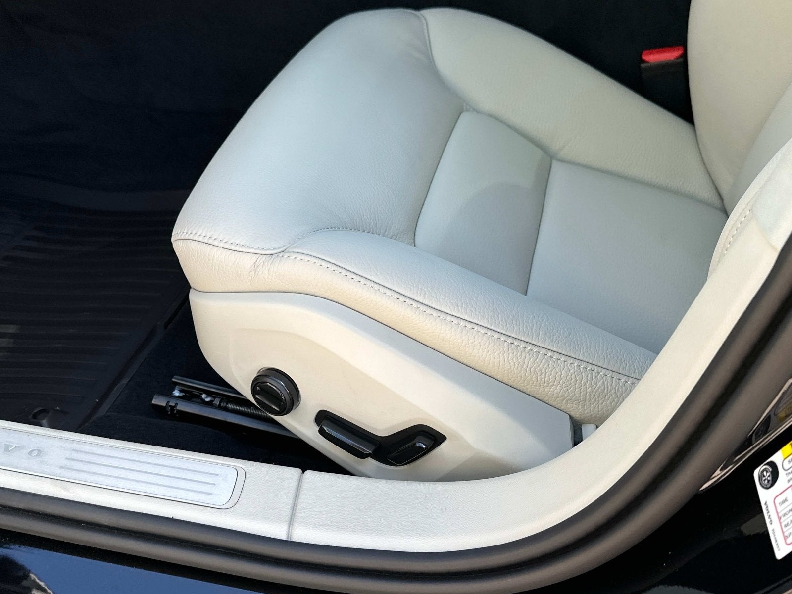 2026 Volvo V60 Cross Country Plus