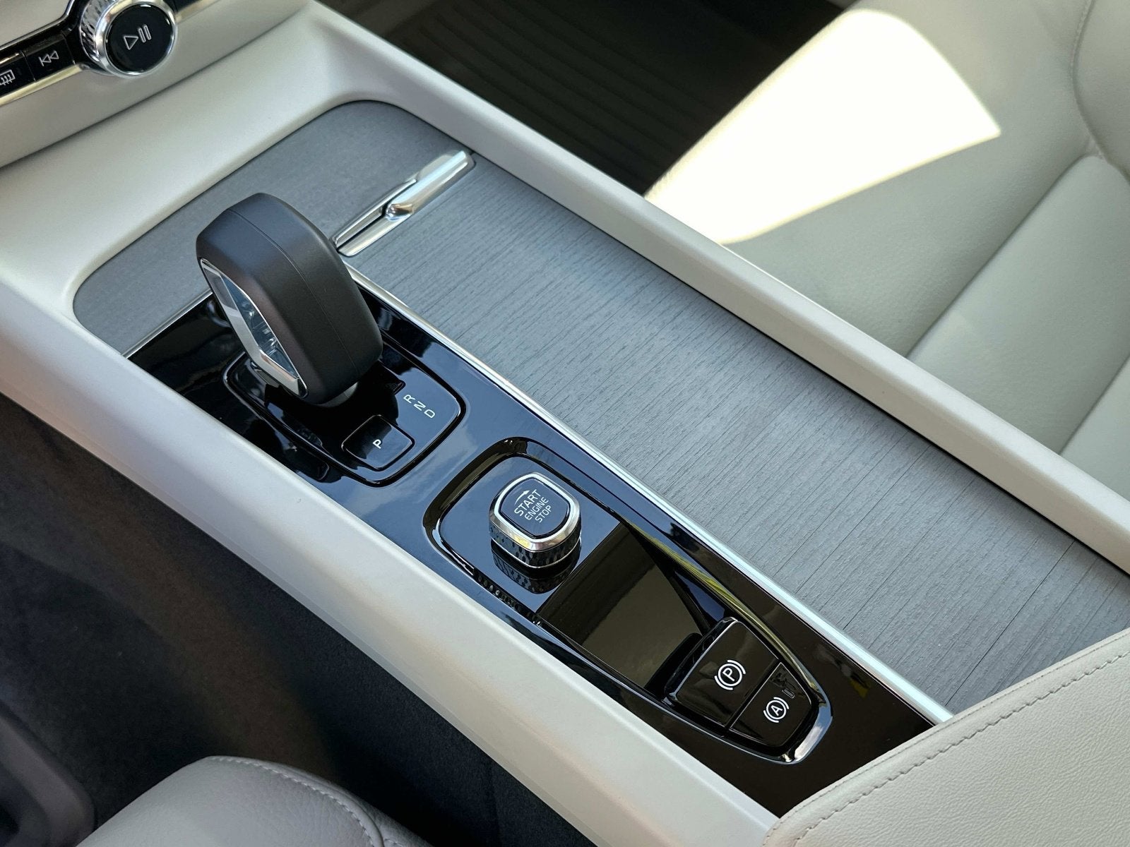 2026 Volvo V60 Cross Country Plus