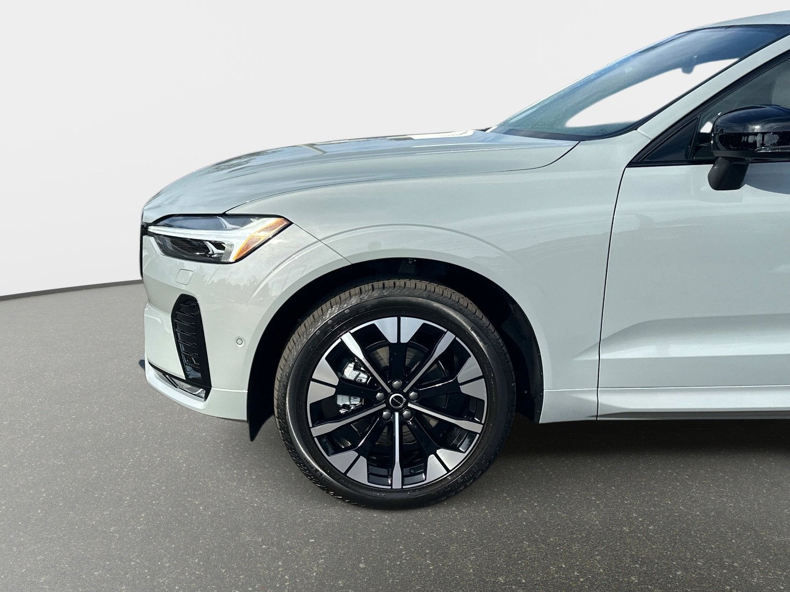 2026 Volvo XC60 Plus