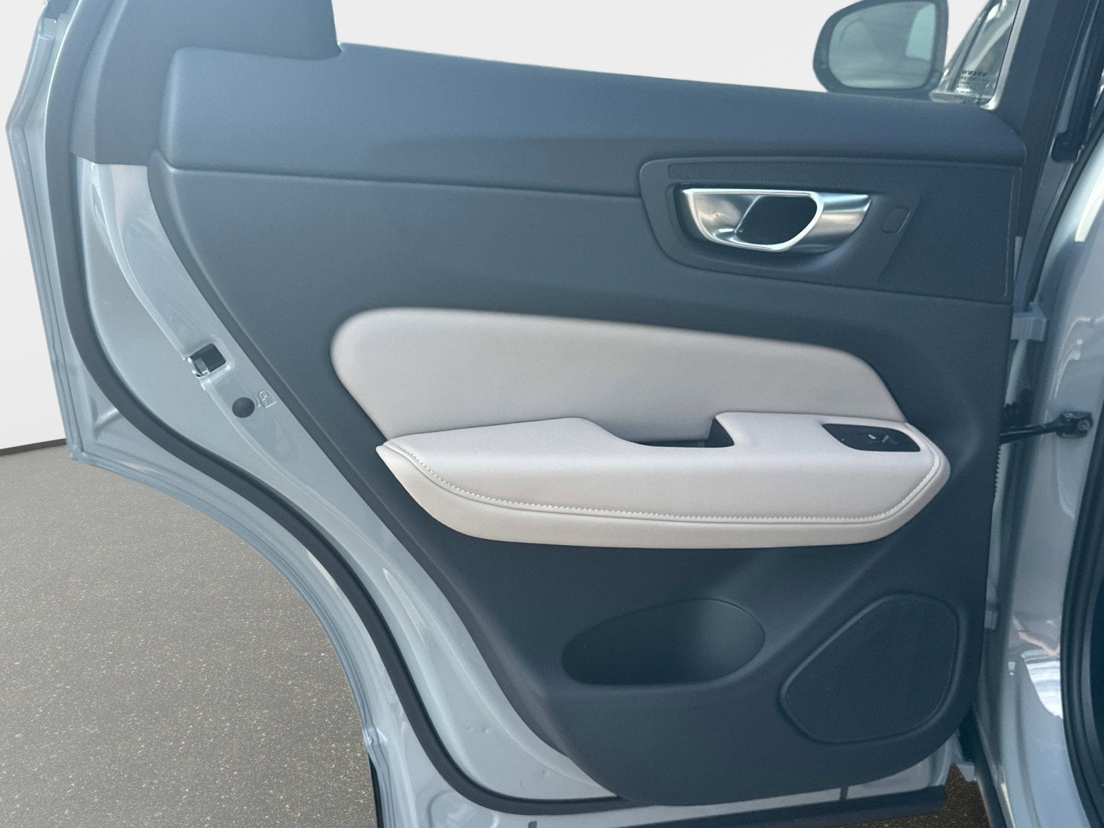 2026 Volvo XC60 Plus