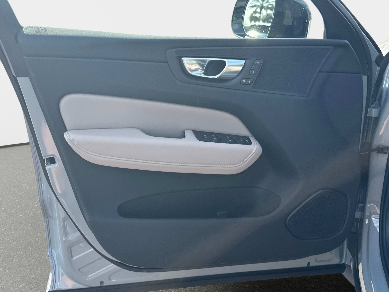 2026 Volvo XC60 Plus