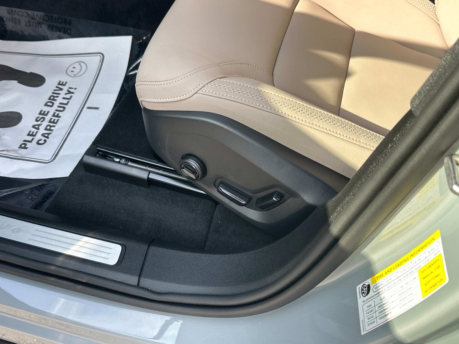 2026 Volvo XC60 Plus