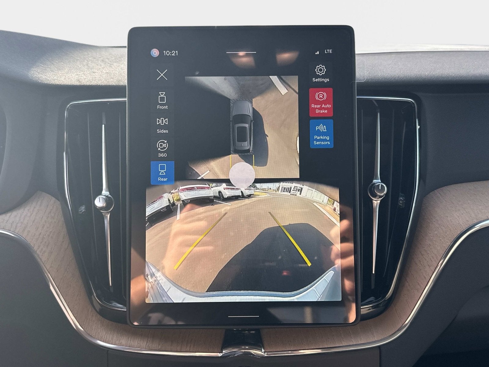 2026 Volvo XC60 Plus