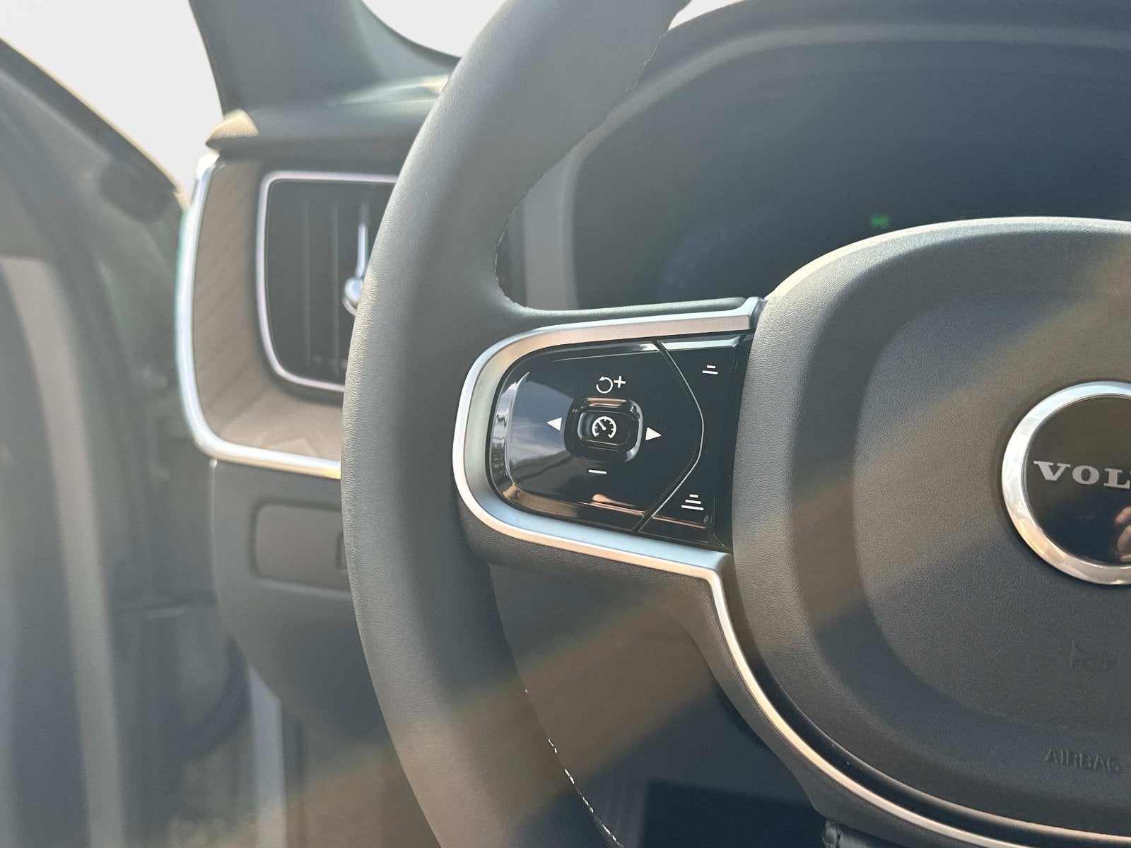 2026 Volvo XC60 Plus