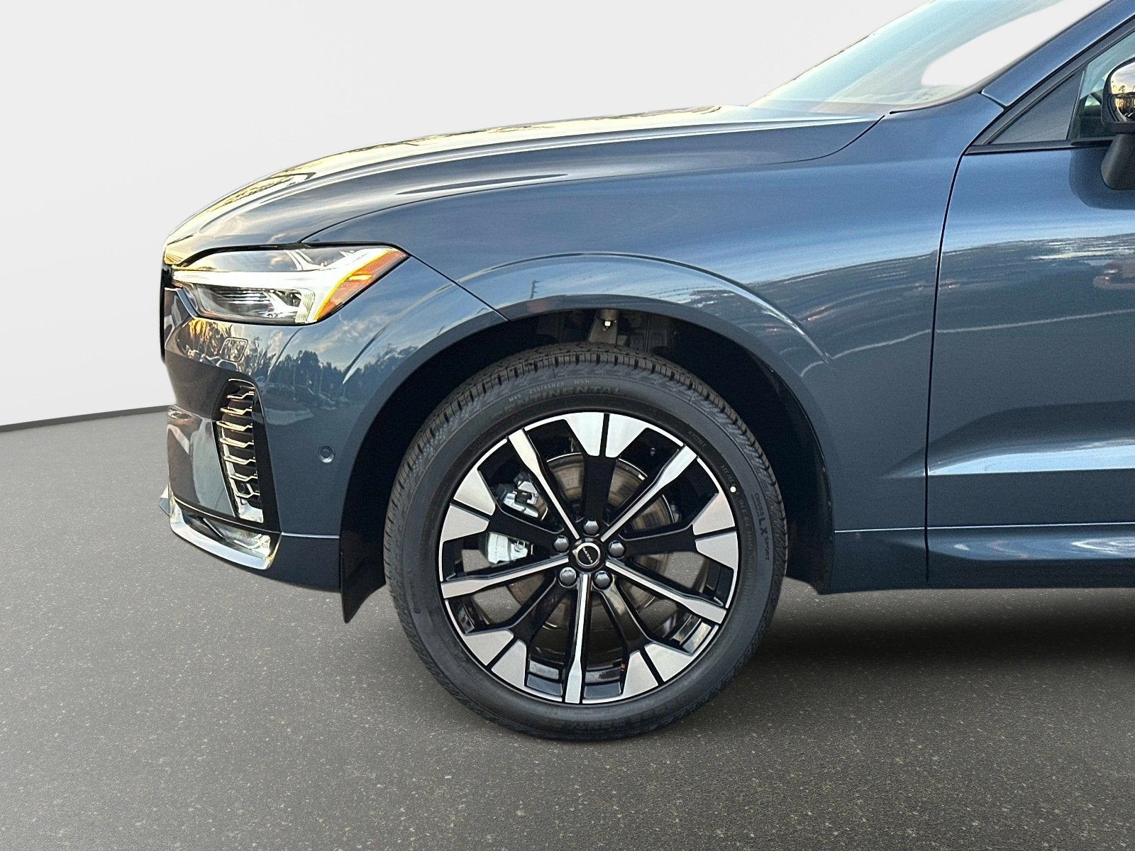 2026 Volvo XC60 Plus