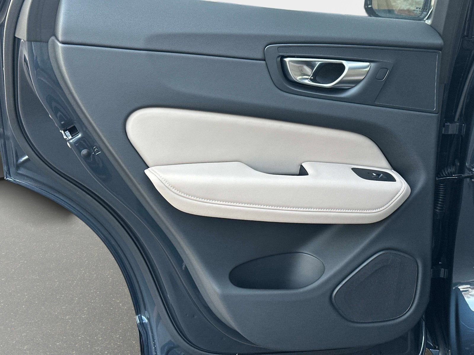 2026 Volvo XC60 Plus