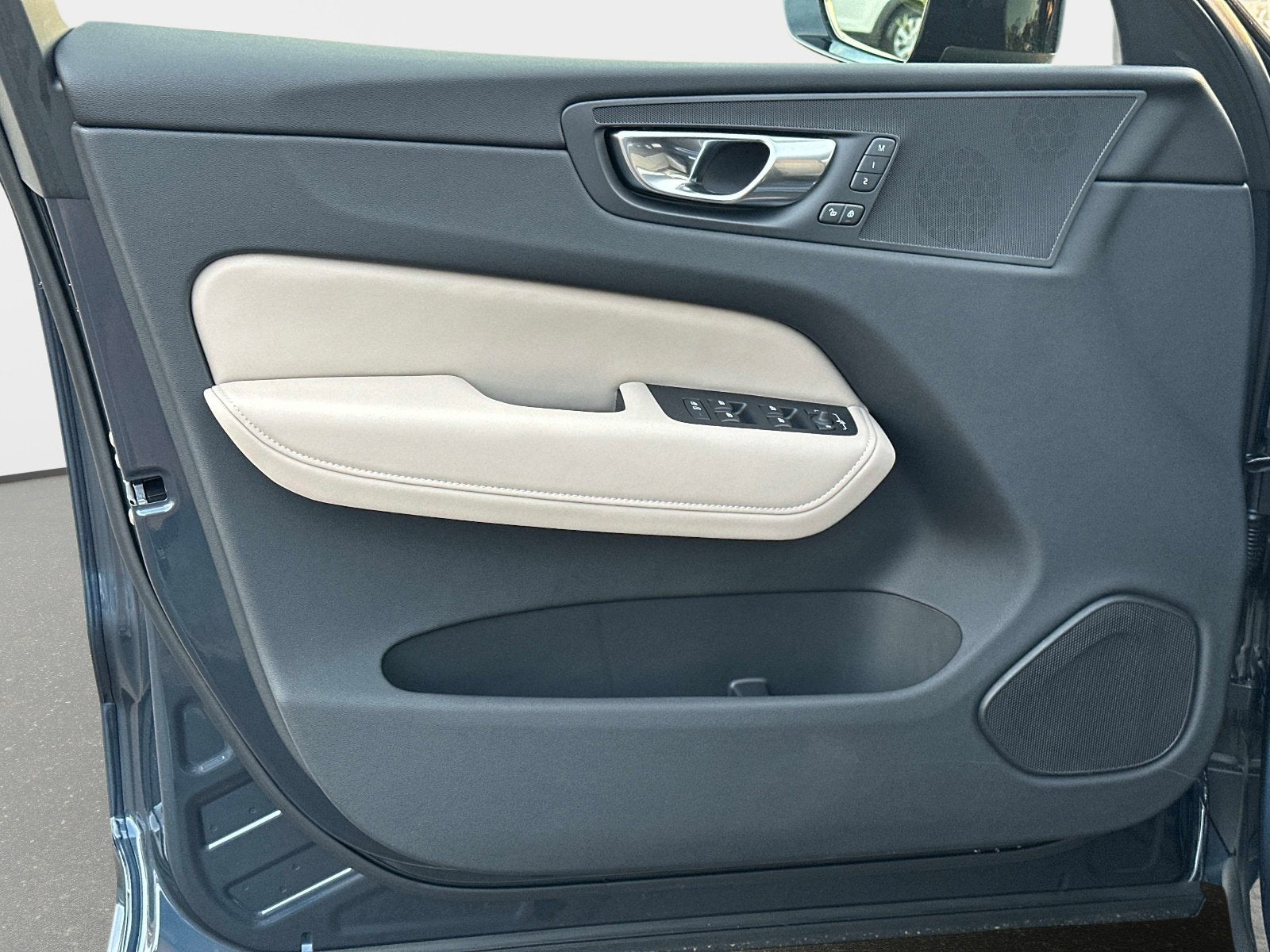 2026 Volvo XC60 Plus