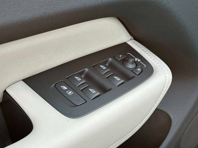 2026 Volvo XC60 Plus