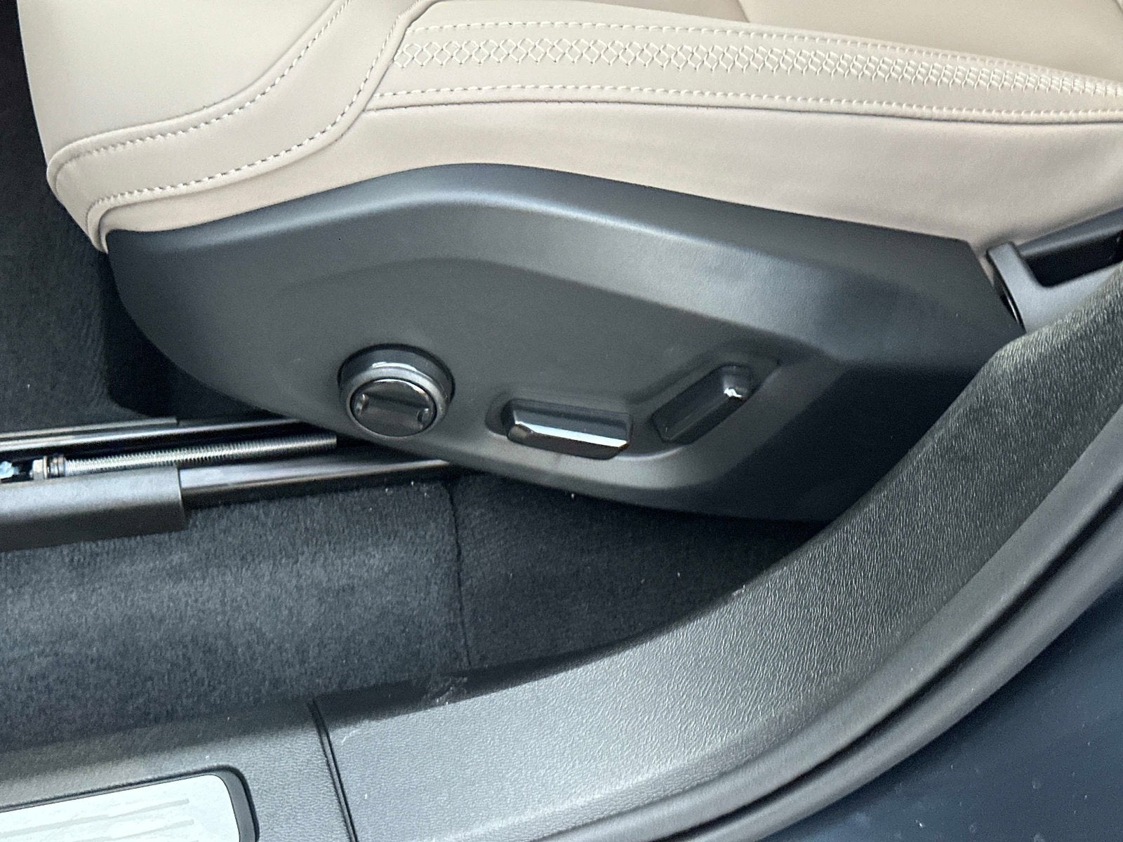 2026 Volvo XC60 Plus