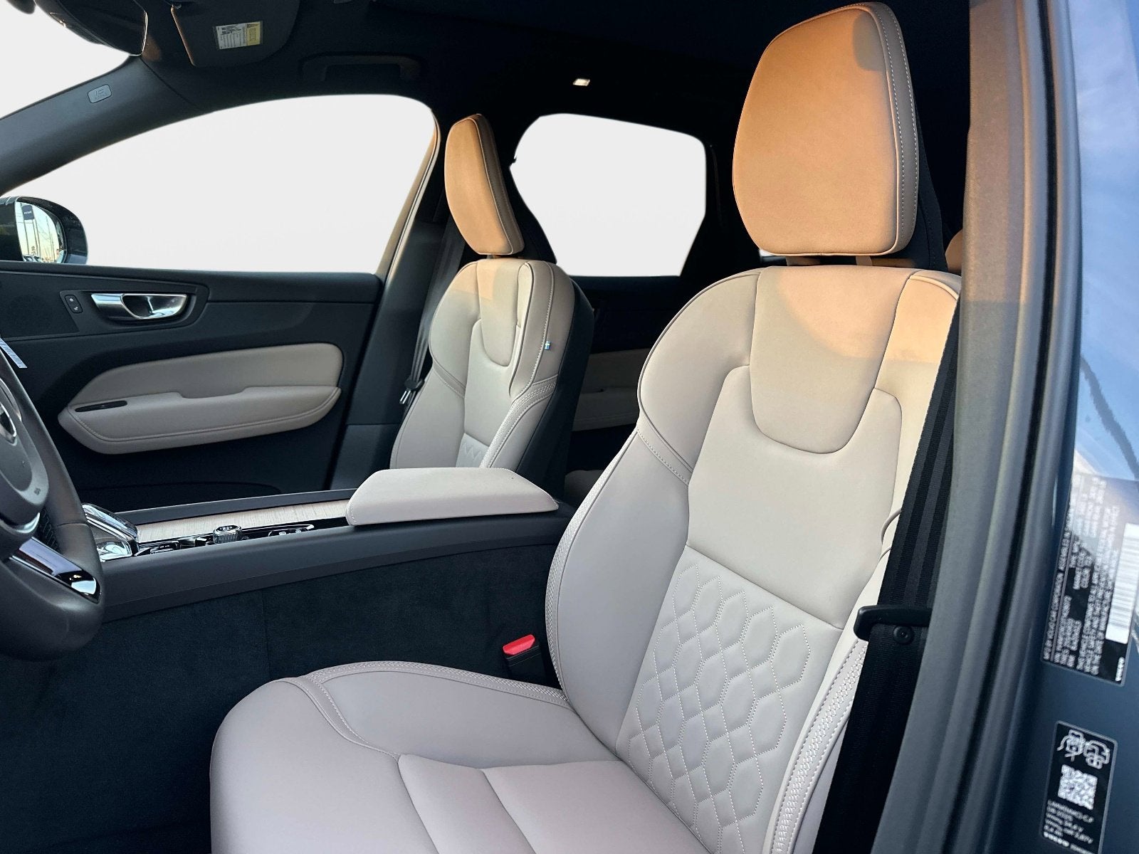 2026 Volvo XC60 Plus