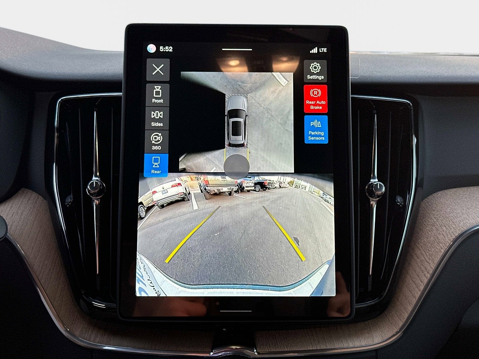 2026 Volvo XC60 Plus