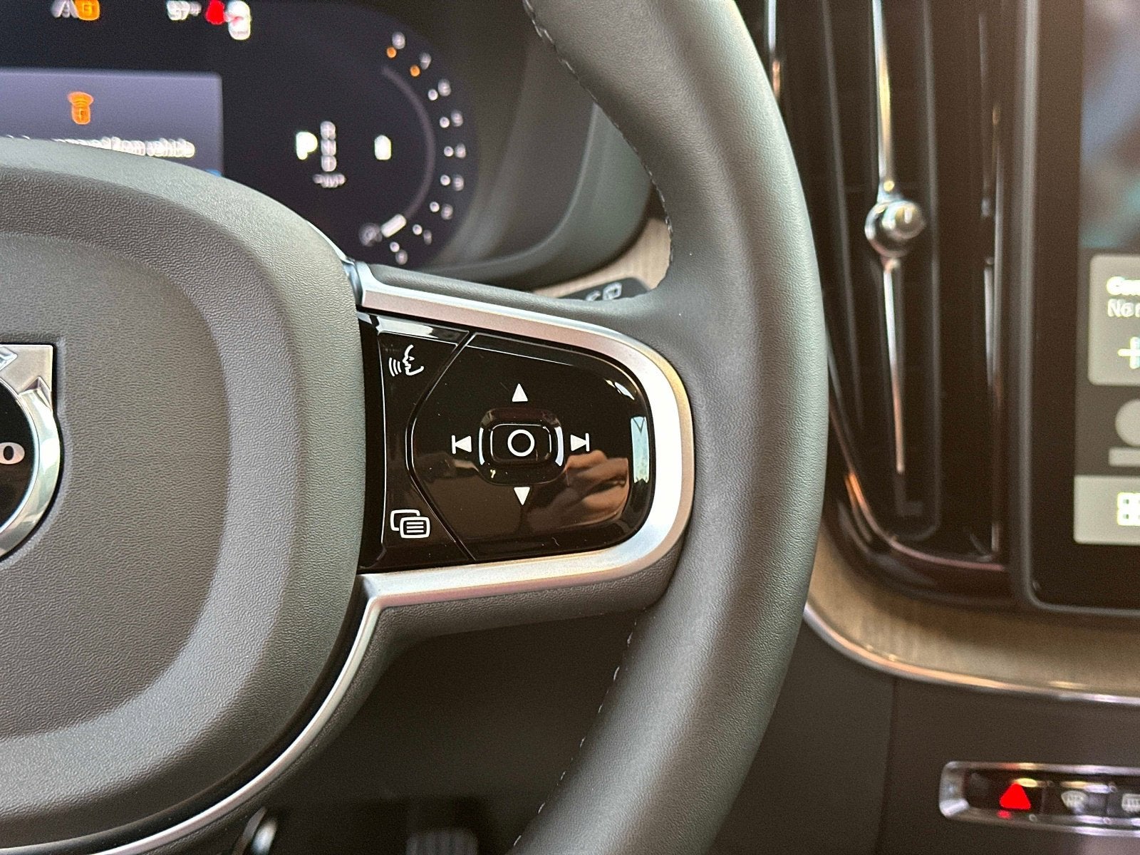 2026 Volvo XC60 Plus