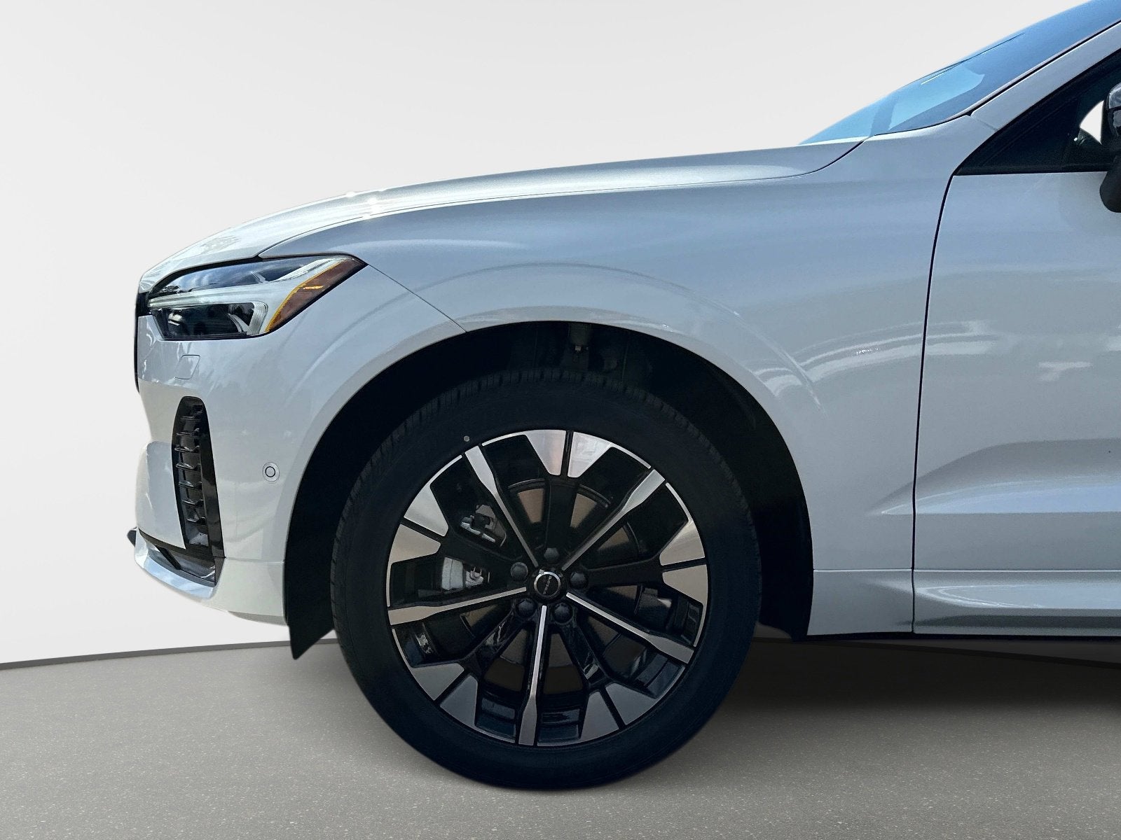 2026 Volvo XC60 Plus