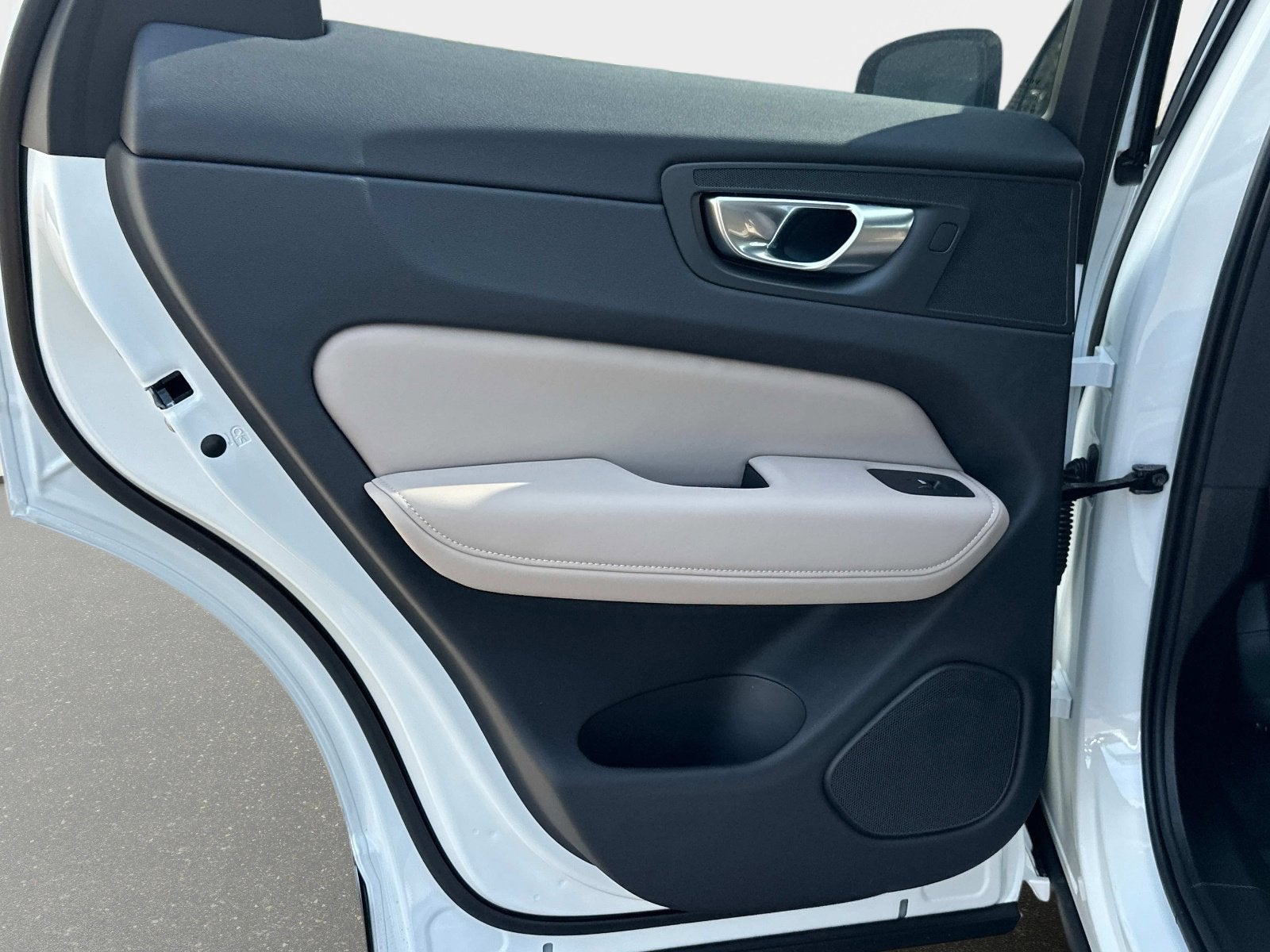 2026 Volvo XC60 Plus