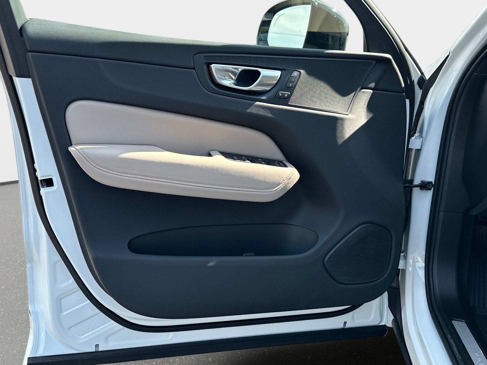 2026 Volvo XC60 Plus