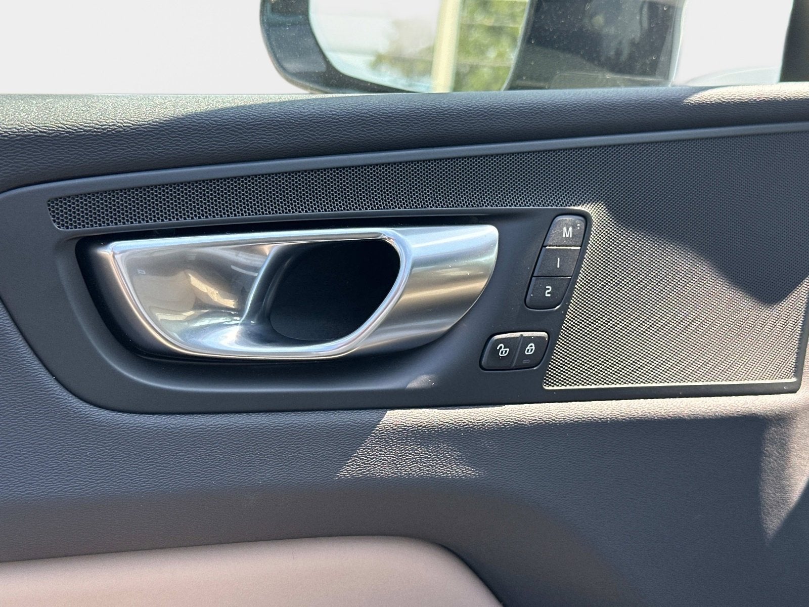 2026 Volvo XC60 Plus