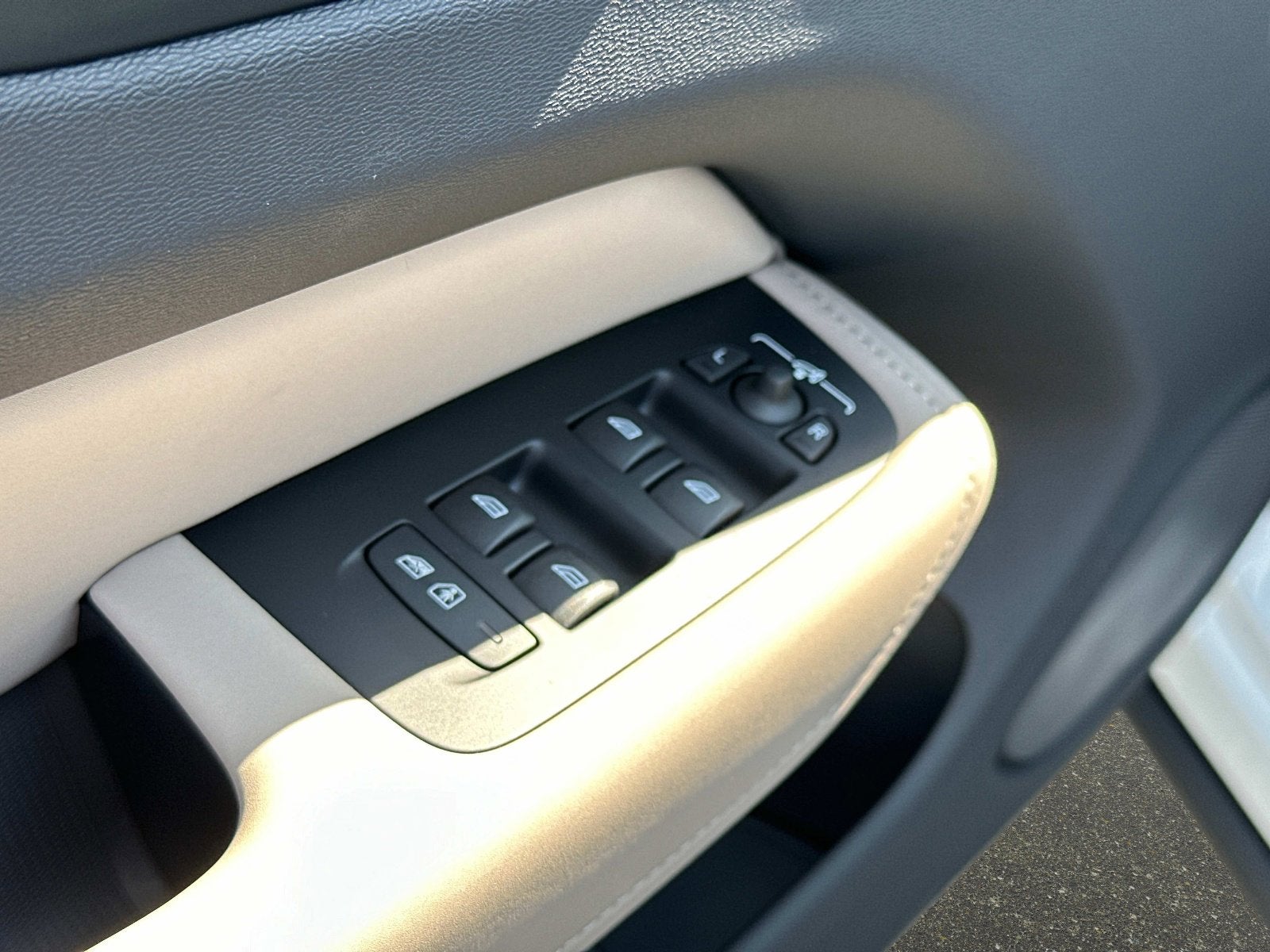 2026 Volvo XC60 Plus