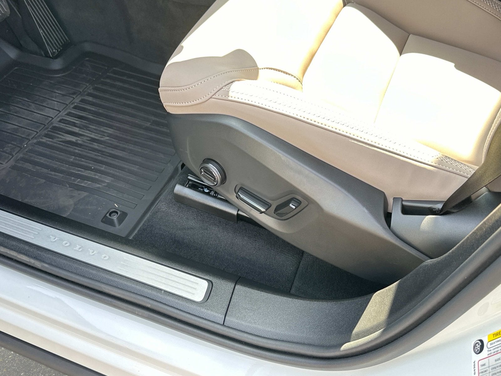 2026 Volvo XC60 Plus