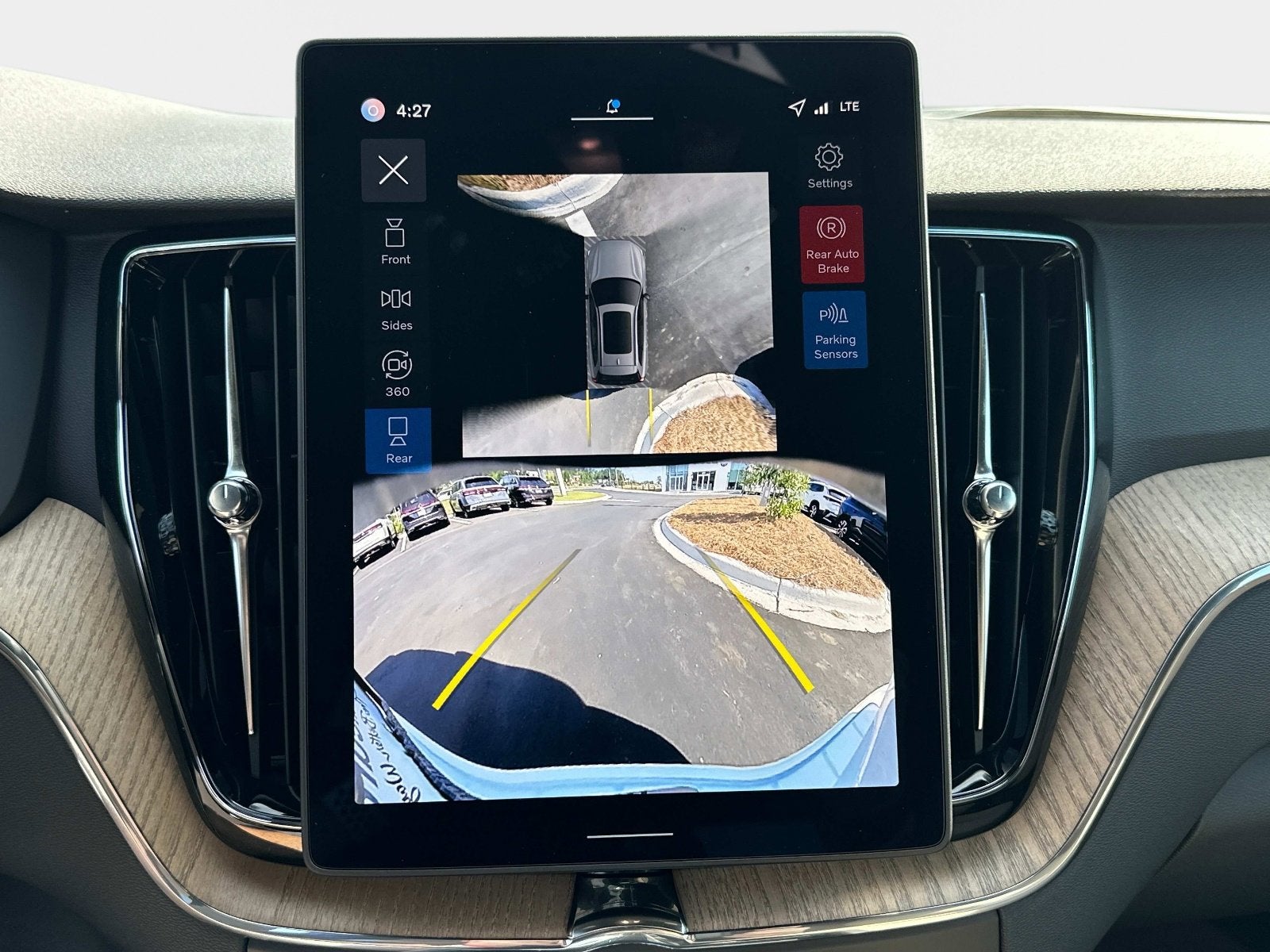 2026 Volvo XC60 Plus