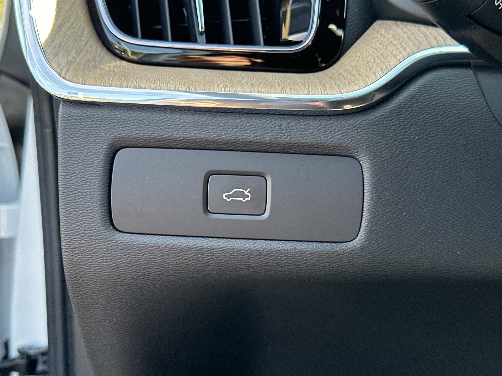 2026 Volvo XC60 Plus