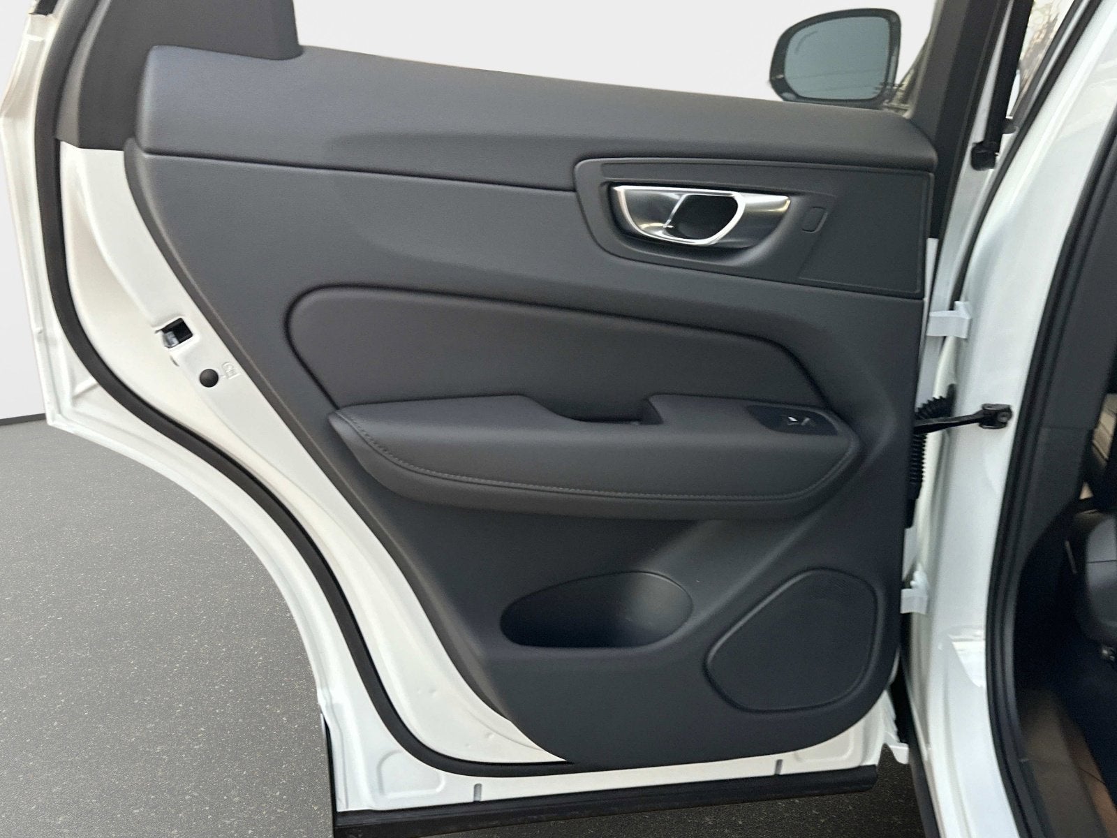 2026 Volvo XC60 Plus