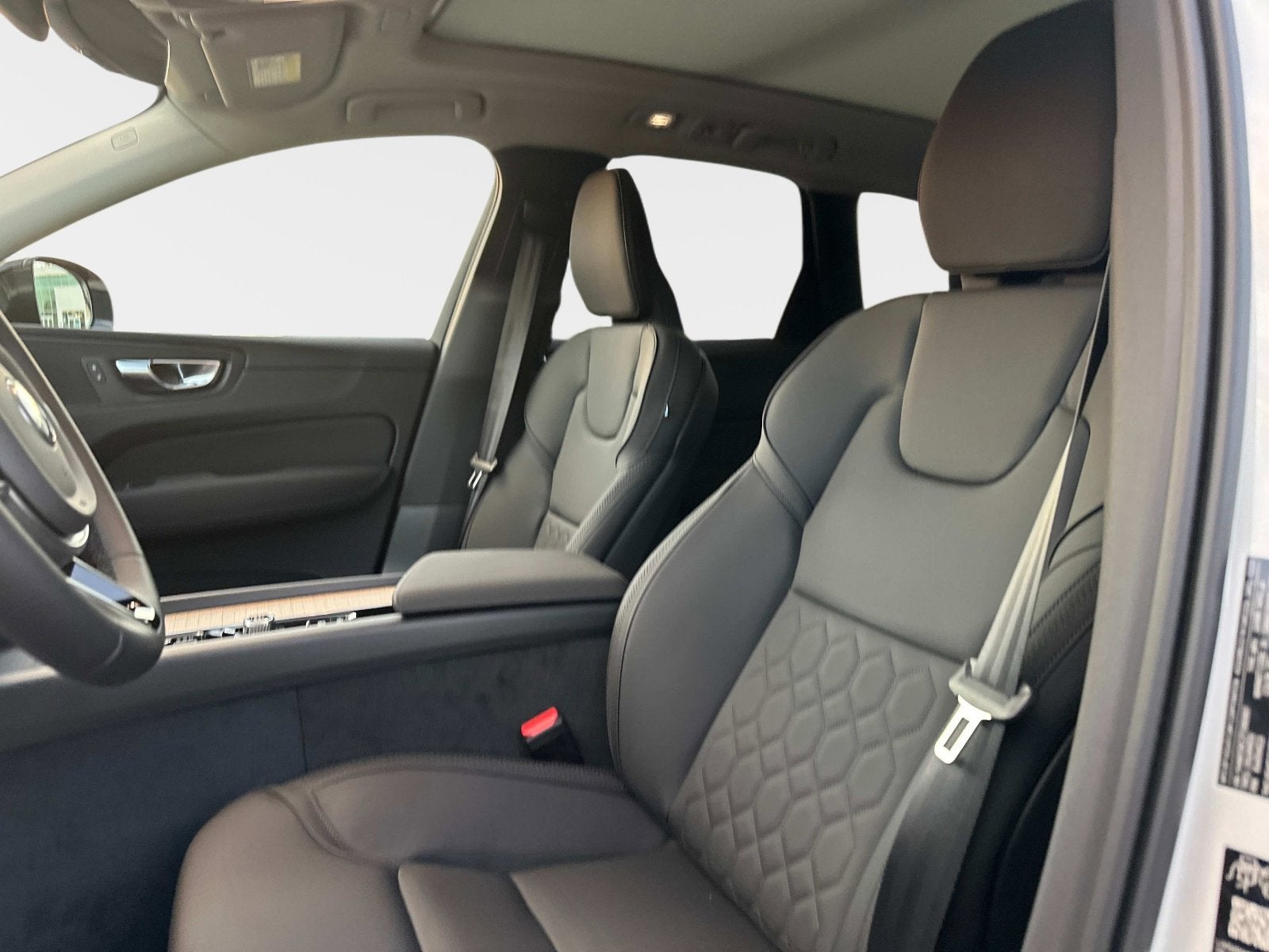 2026 Volvo XC60 Plus