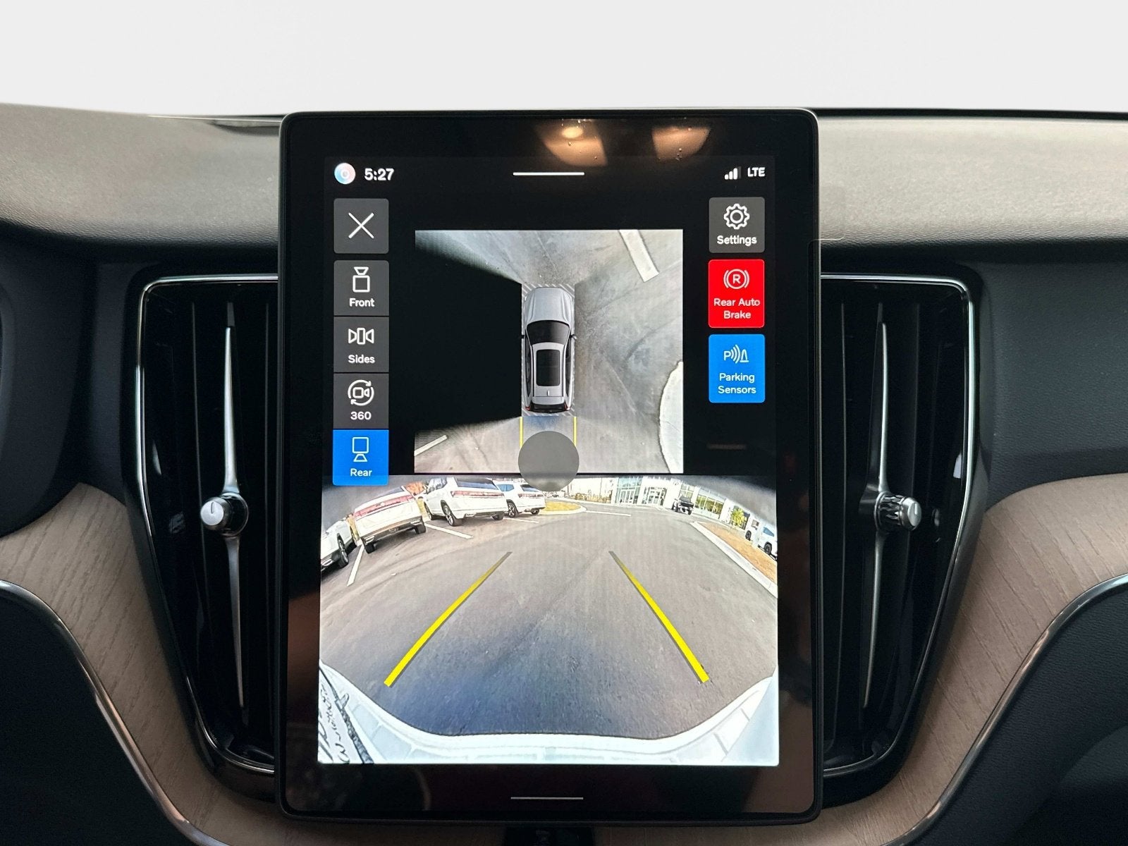 2026 Volvo XC60 Plus