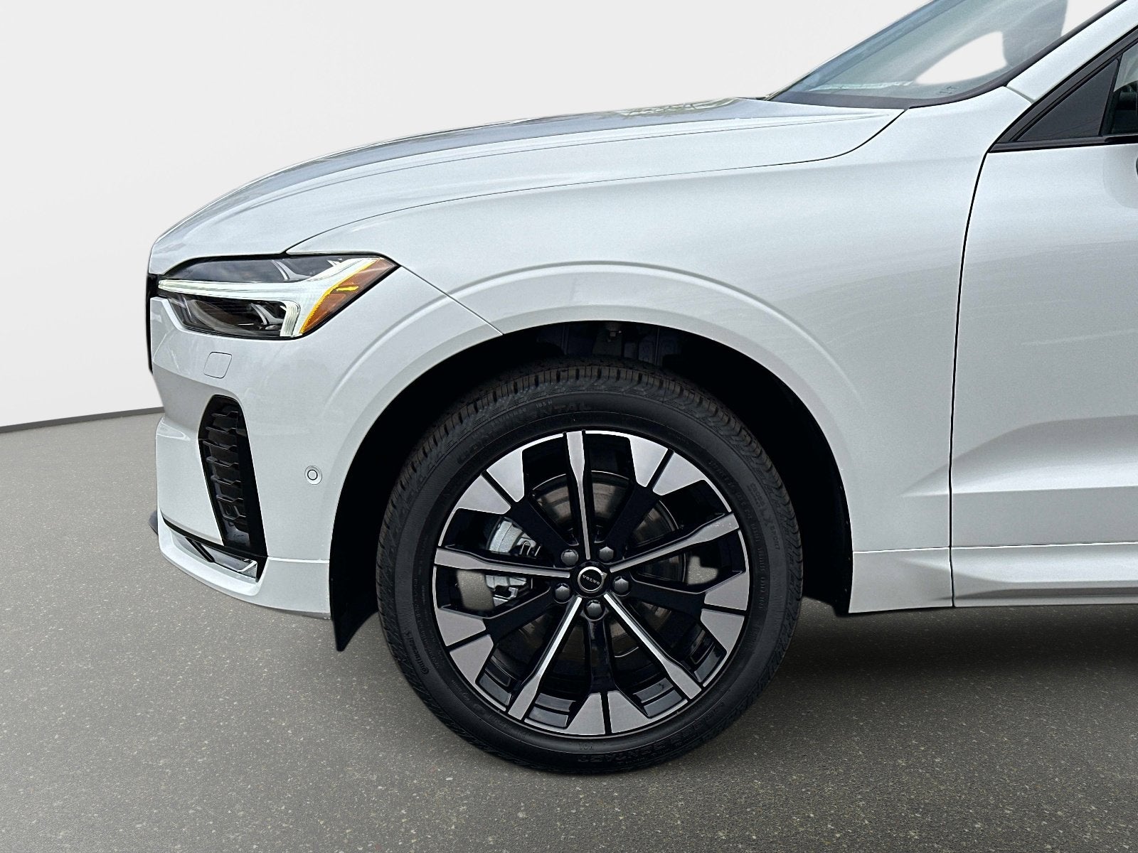 2026 Volvo XC60 Plus