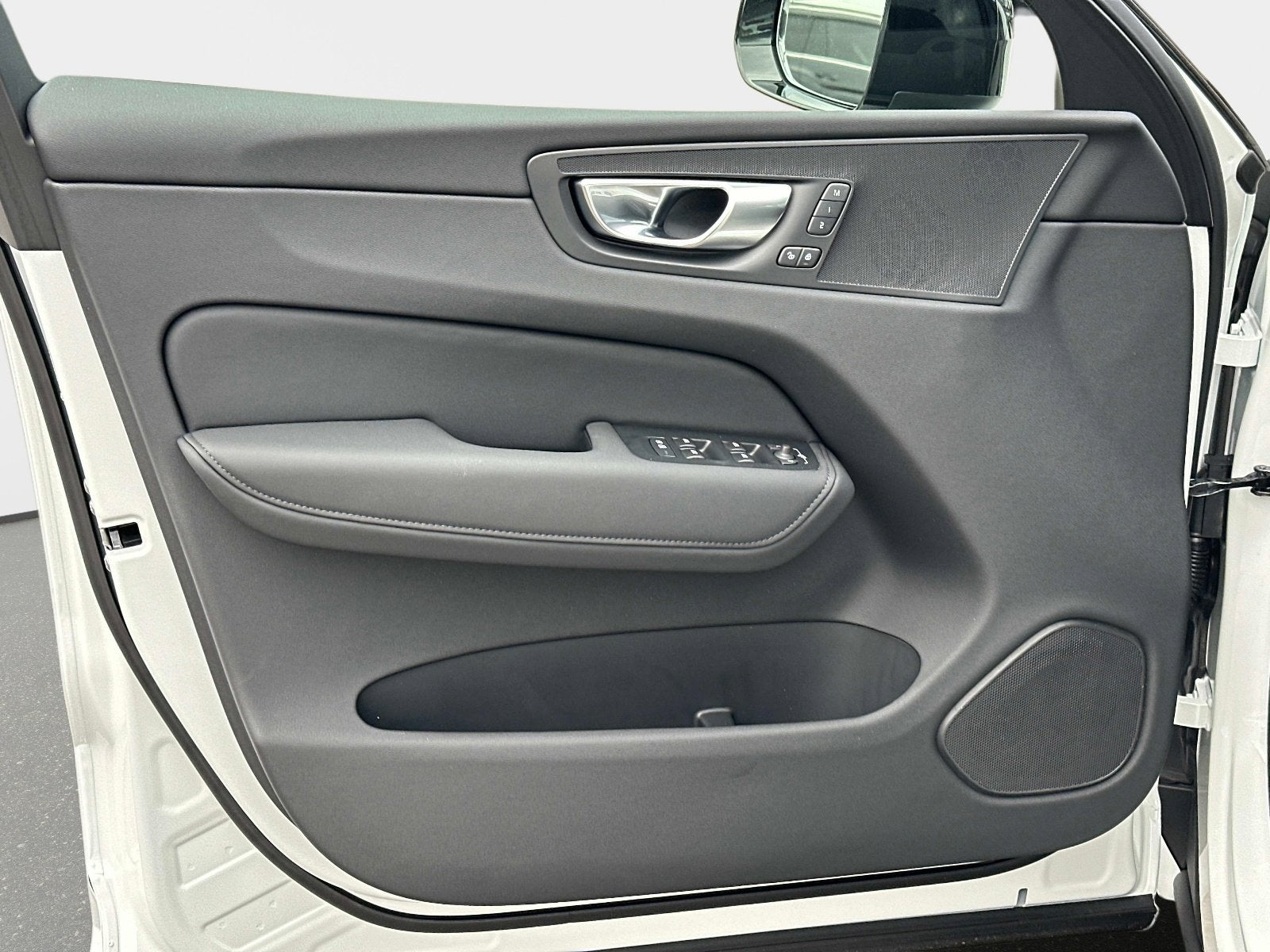 2026 Volvo XC60 Plus