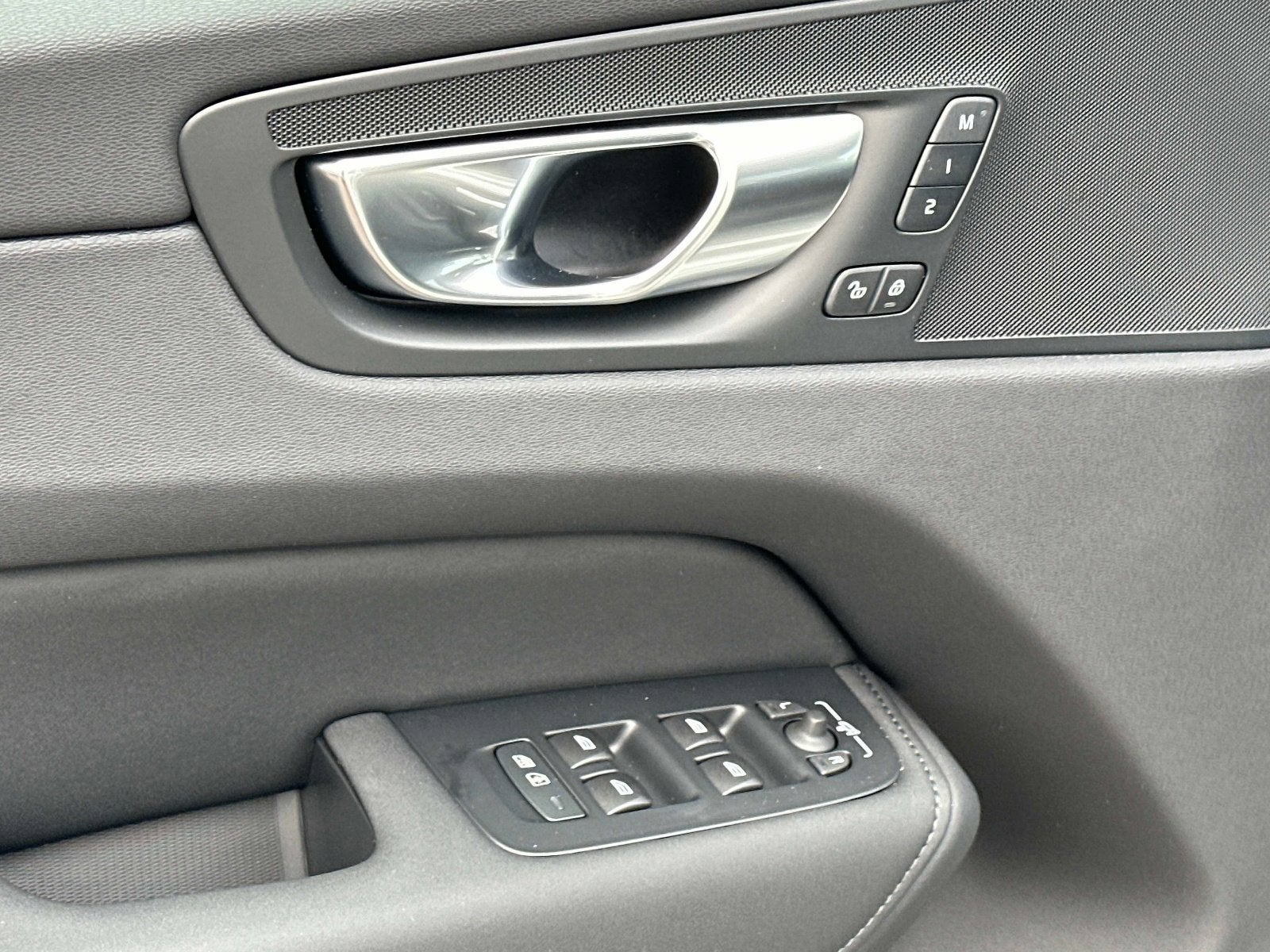 2026 Volvo XC60 Plus