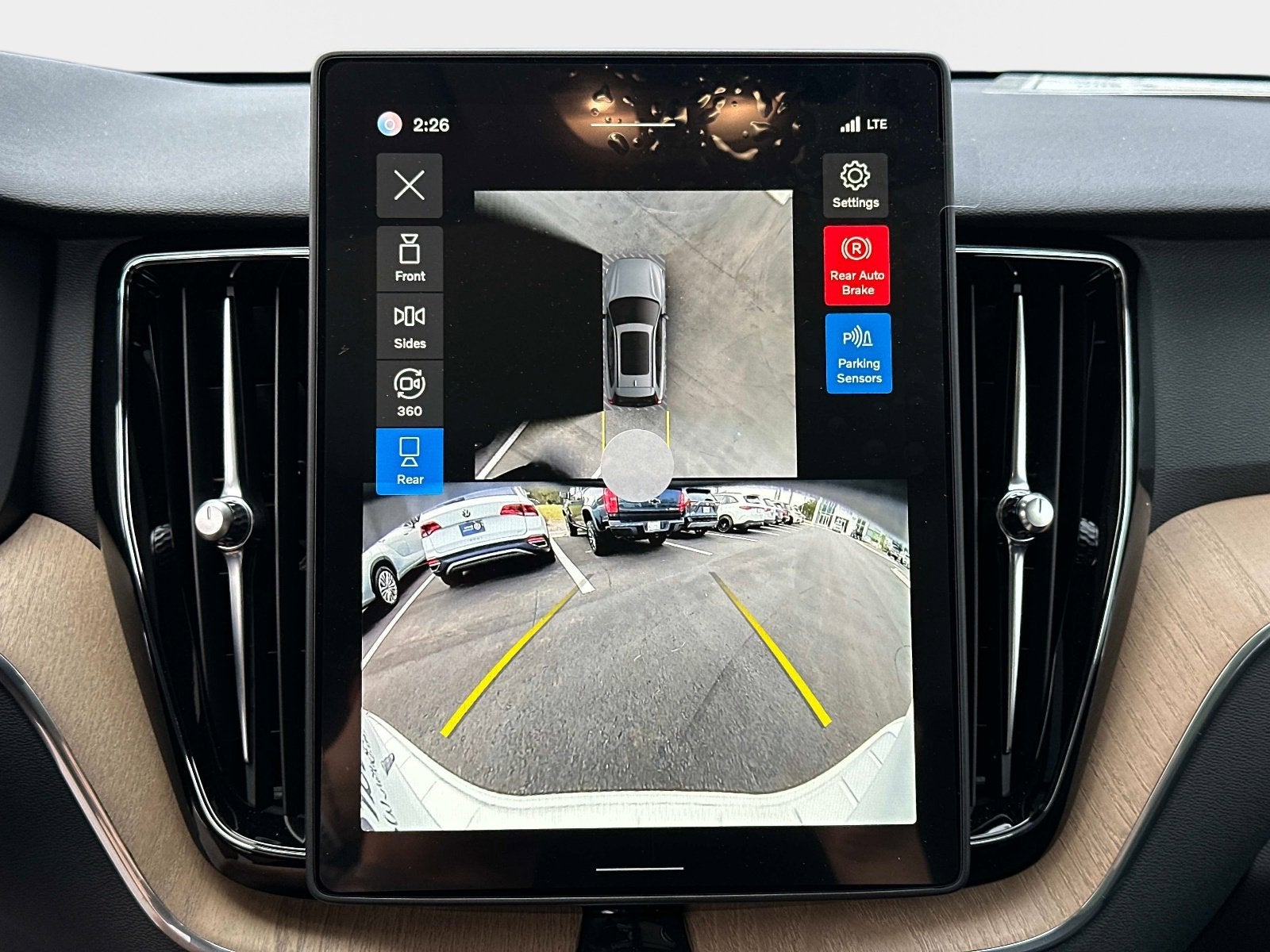 2026 Volvo XC60 Plus