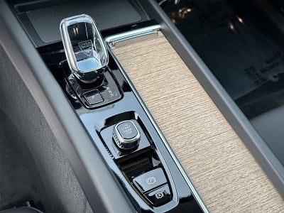 2026 Volvo XC60 Plus